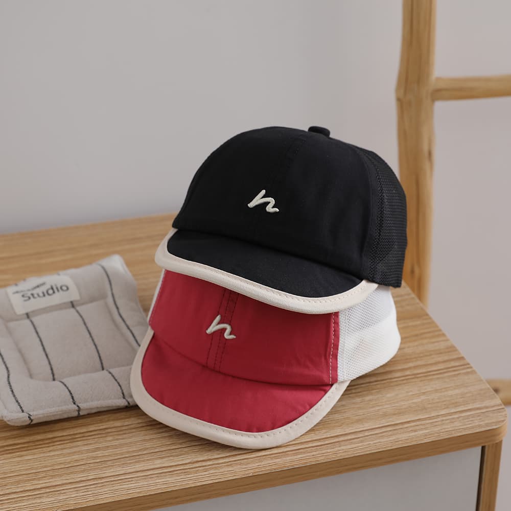 Children's Short Brimmed Baseball Cap With Mesh Surface For Ventilation And Sun Protection, Suitable For Spring And Summer, Outdoor Sun Protection Baseball Cap.