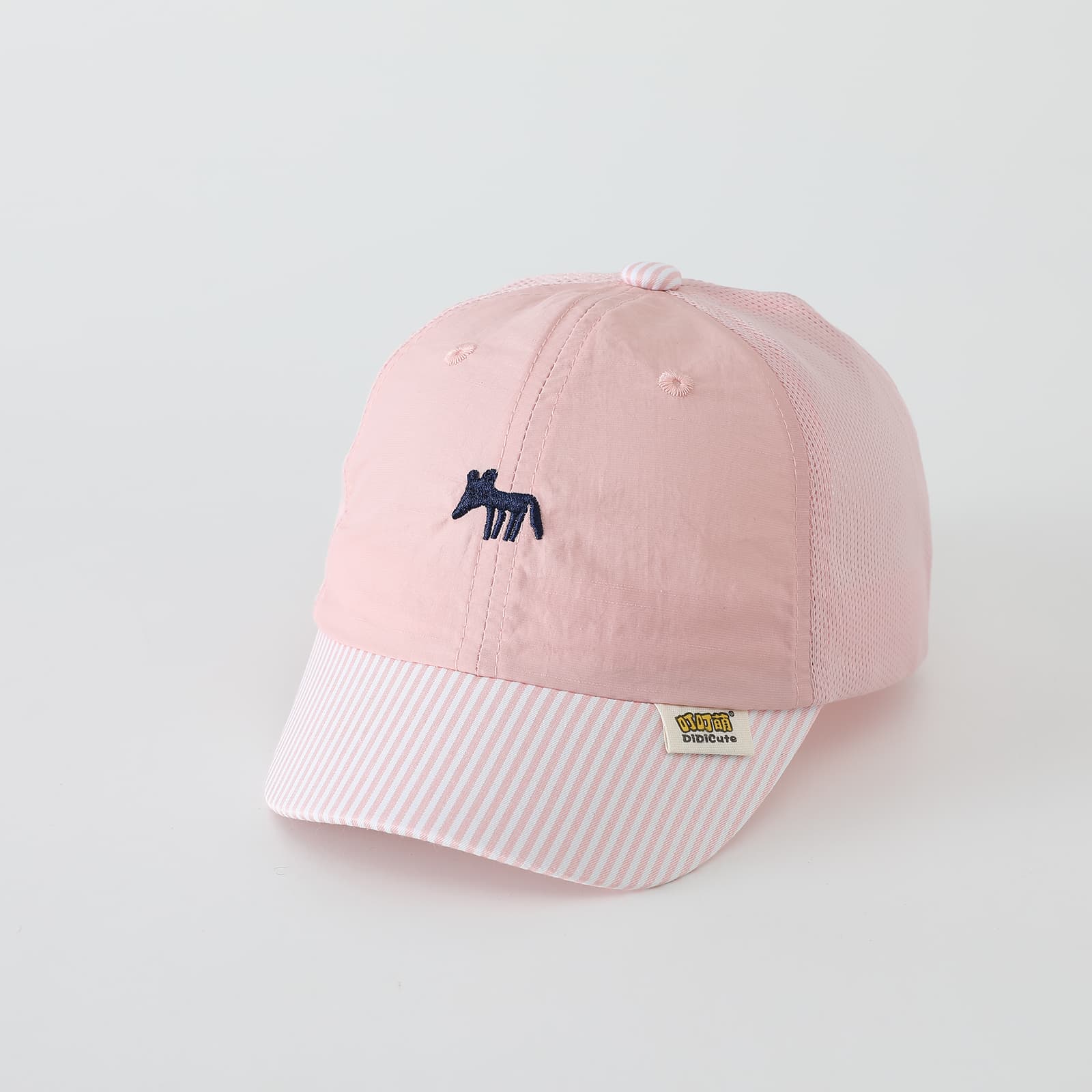 The New Men's And Women's Embroidered Fox-patterned Pointed-mouth Baseball Cap With A Stylish And Simple Design Featuring A Velcro Fastening Is Suitable For Daily Outdoor Use.