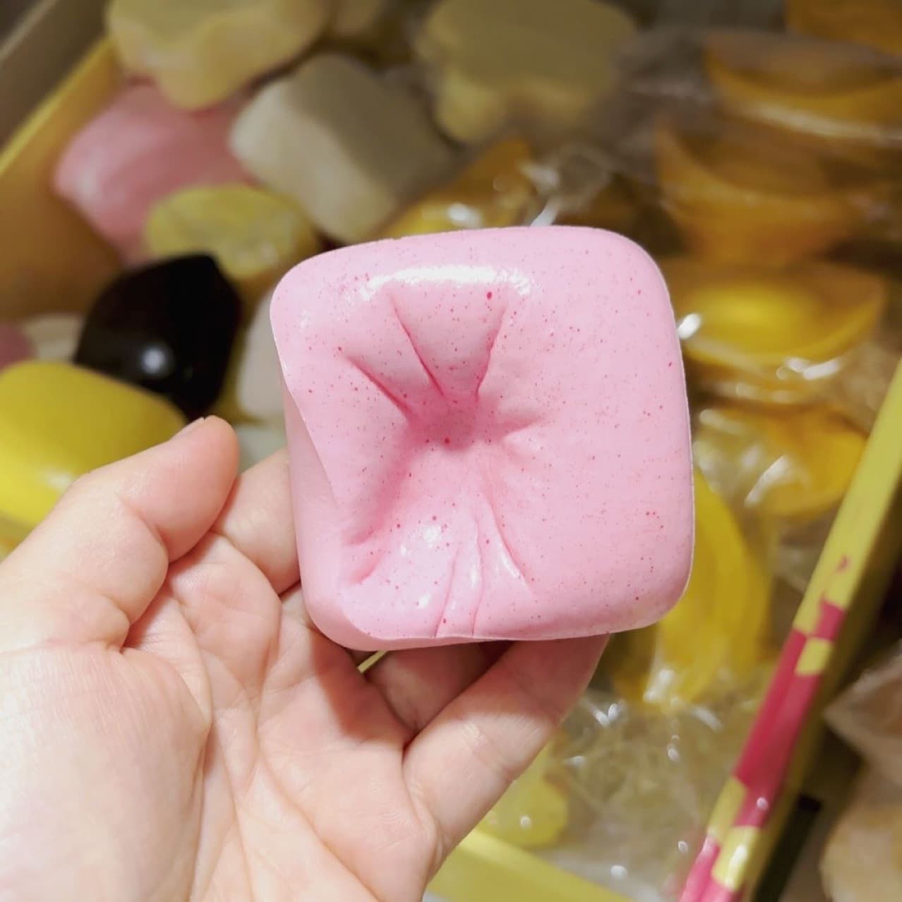 Moist And Soft Sticks To Your Hands And Fingersstress-relief Toy