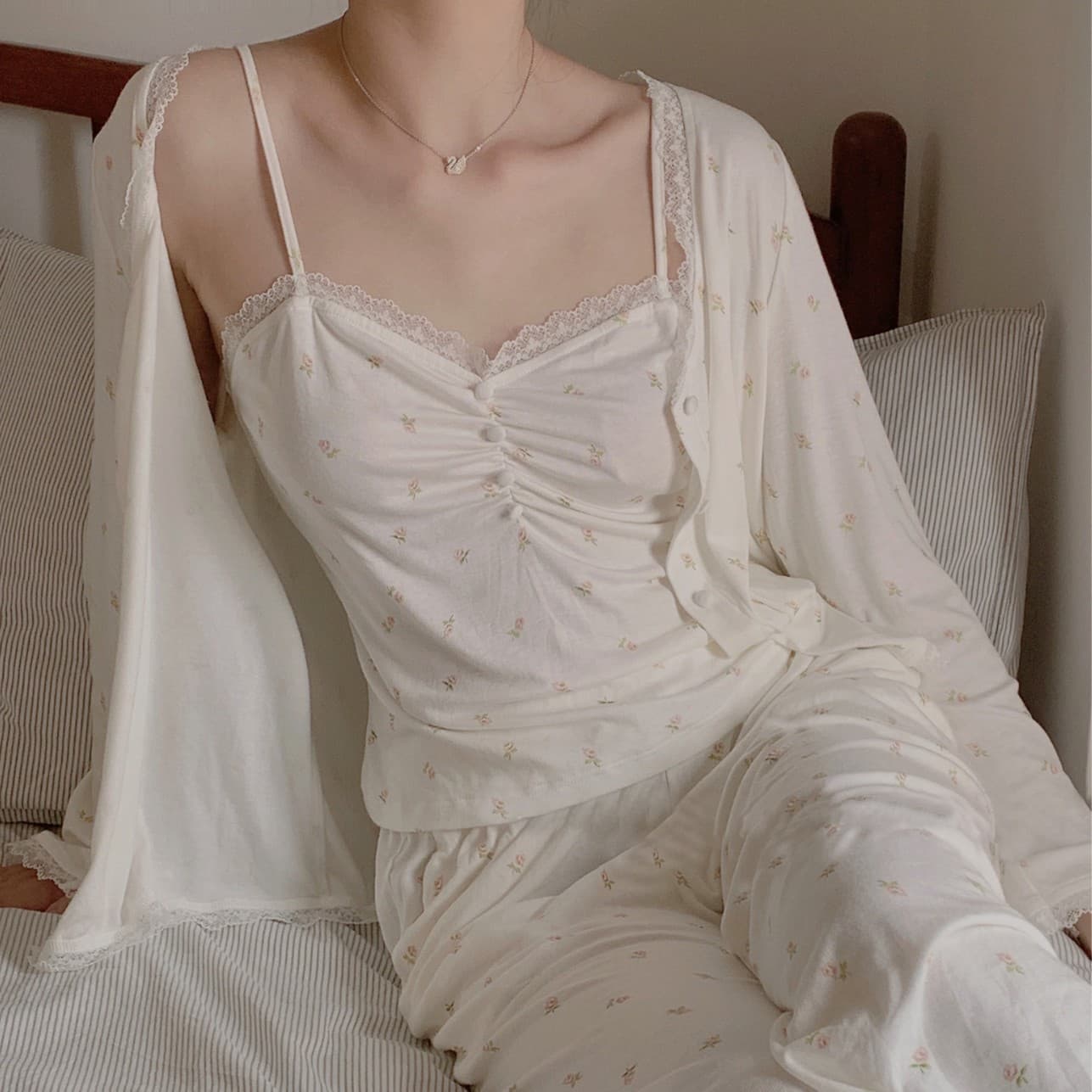 Womens Spring Autumn Lace Long-sleeve Loungewear With Built-in Chest Pads