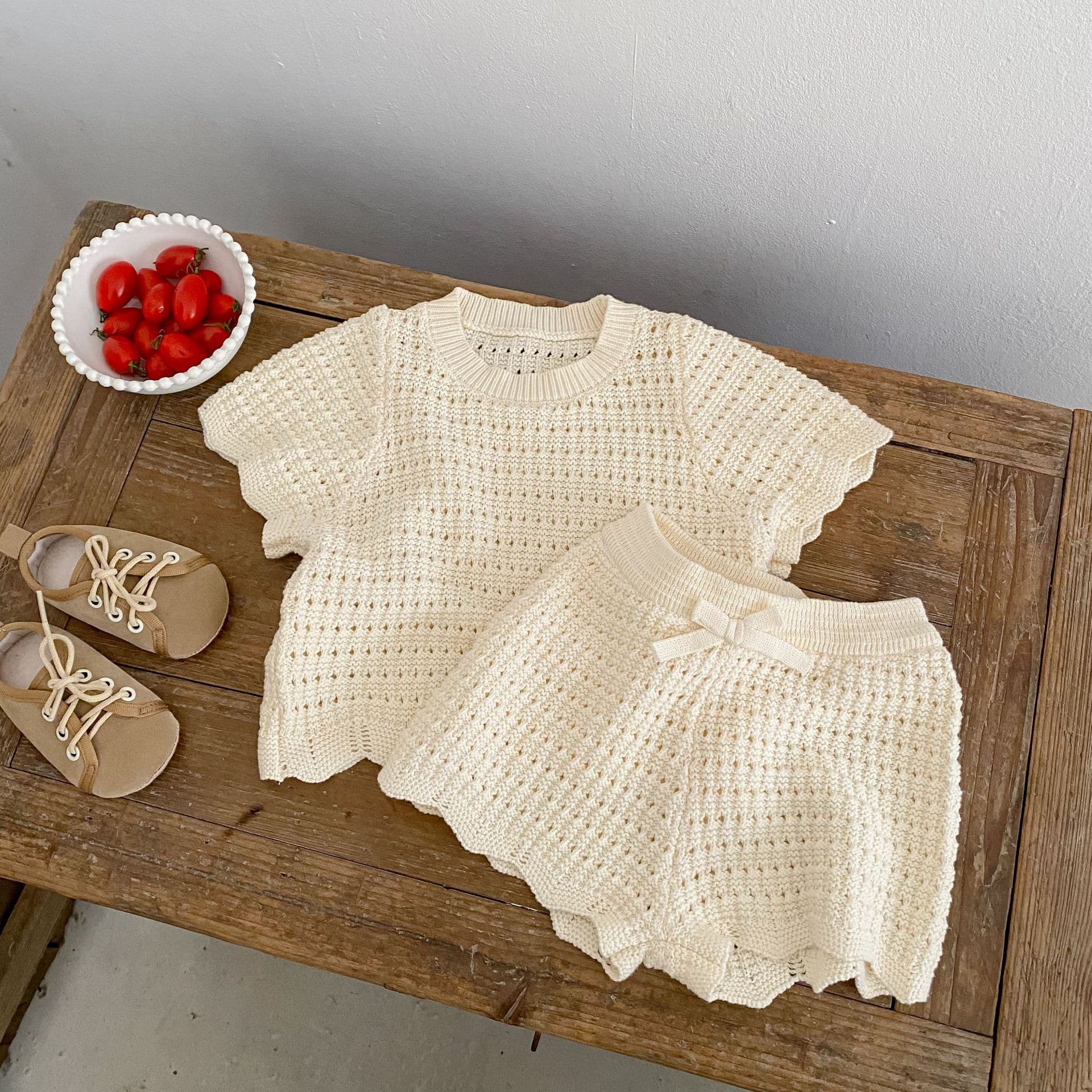 Top Paired With Bow-knot Shorts A Two-piece Set For Little Kids