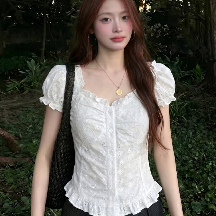 Sweet And Alluring Lace-trimmed Short-sleeve Womens Top