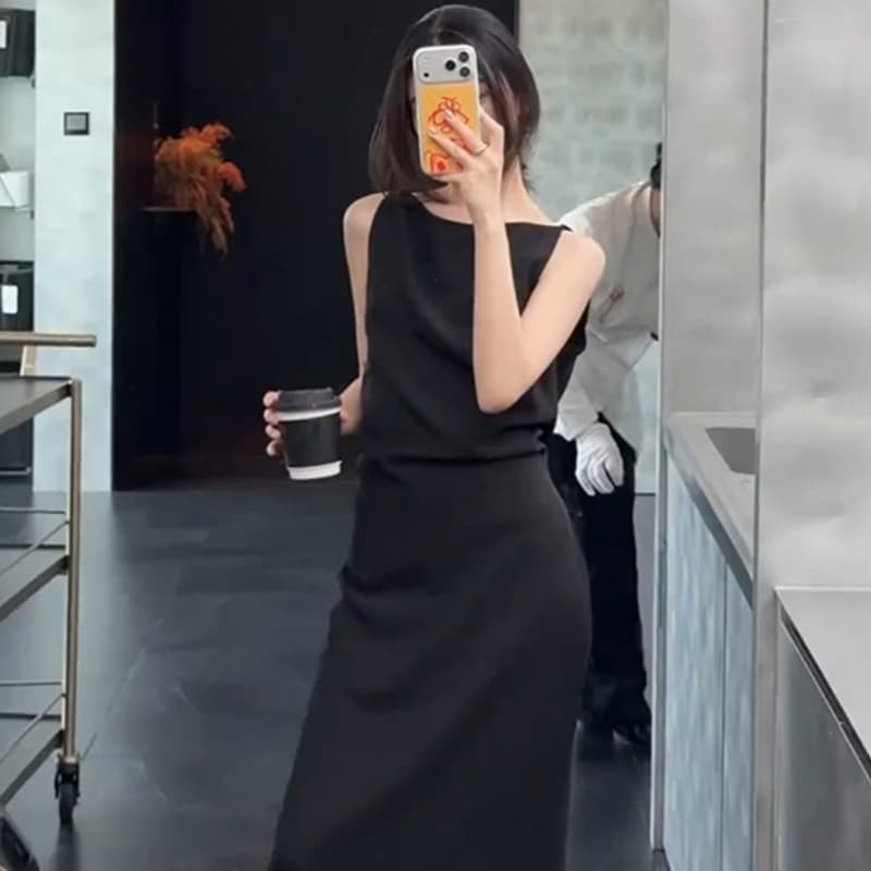 Back-vented Sleeveless Dress For Women