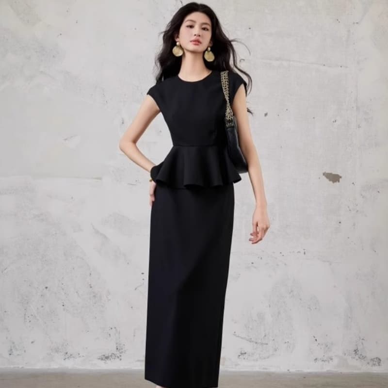 Elegant And Fashionable Womens Suit